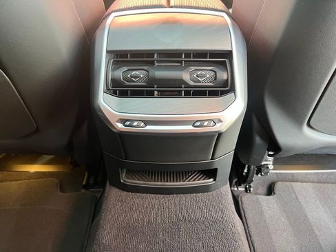 Used 2023 BMW i7 xDrive60 image 26