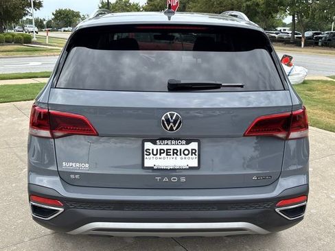 Used 2024 Volkswagen Taos SE w/ Panoramic Sunroof Package AWD/4WD image 5