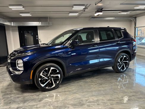 Used 2023 Mitsubishi Outlander SE Black Edition image 5