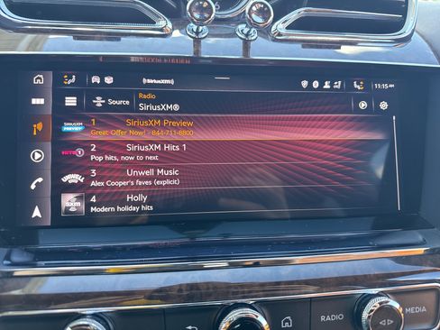 Used 2022 Bentley Bentayga image 25