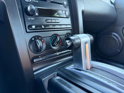Used 2005 Ford Mustang Premium image 20