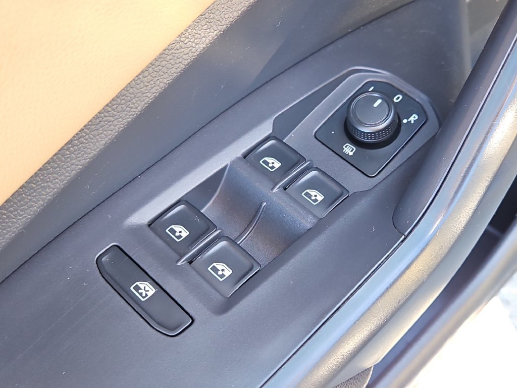 Used 2019 Volkswagen Jetta SE w/ Cold Weather Package FWD image 25
