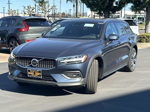 New 2026 Volvo V60 B5 Cross Country Plus w/ Climate Package image 6