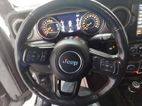 Used 2021 Jeep Gladiator Sport AWD/4WD image 9