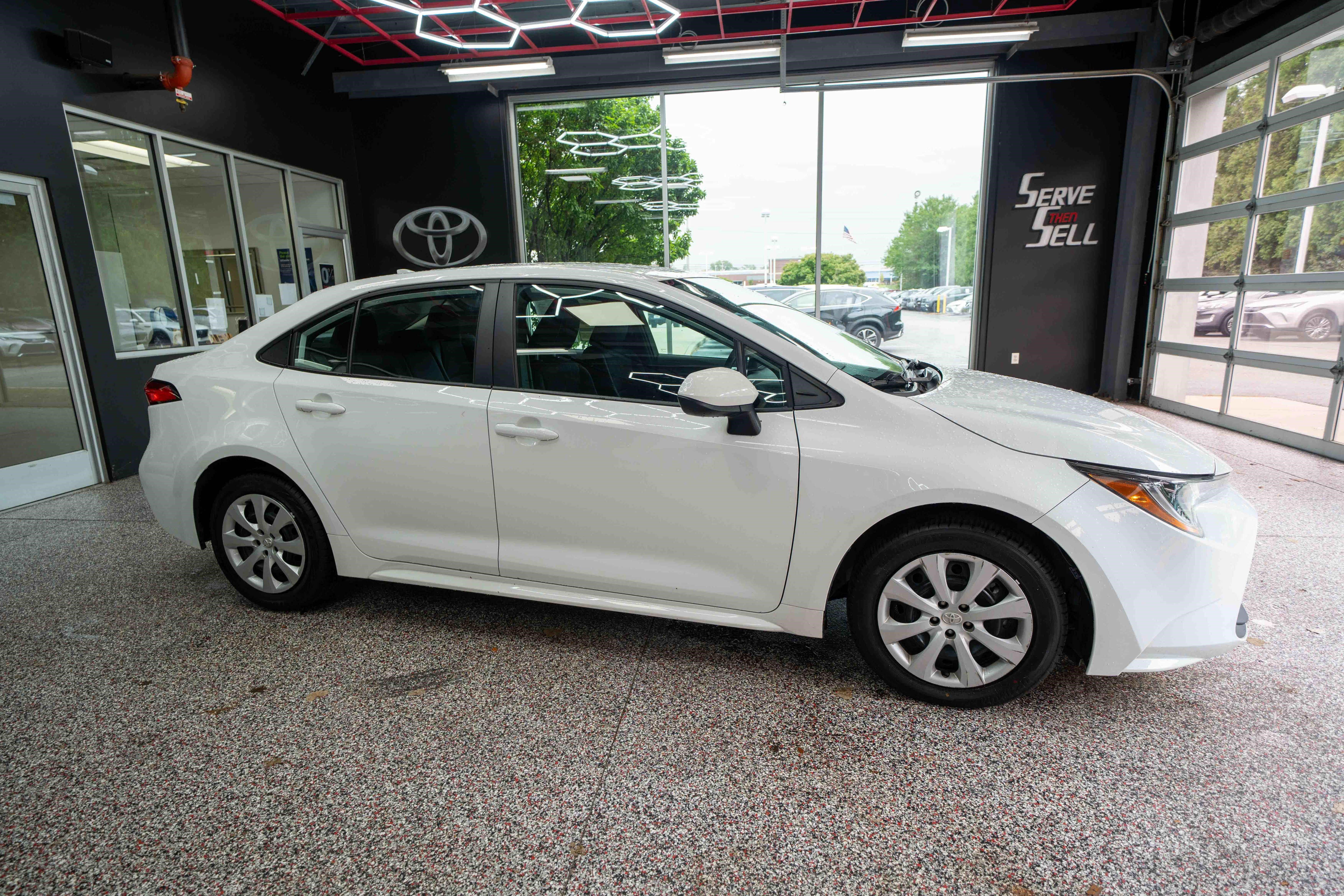 Used 2024 Toyota Corolla LE FWD image 5