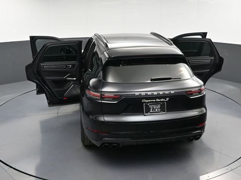 Certified 2022 Porsche Cayenne Turbo S AWD/4WD image 37