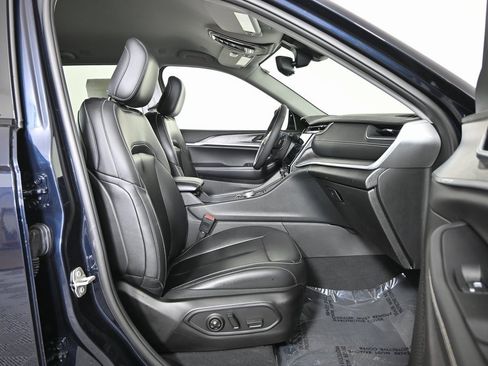 Used 2023 Jeep Grand Cherokee Limited image 13