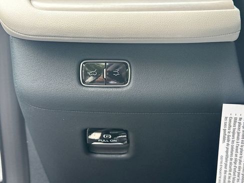 New 2026 Lincoln Navigator Premiere AWD/4WD image 23