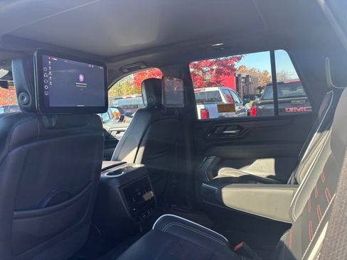 Used 2025 GMC Yukon AT4 Ultimate w/ LPO, Illumination Package image 10