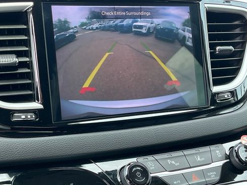Used 2024 Chrysler Pacifica Touring-L FWD image 25