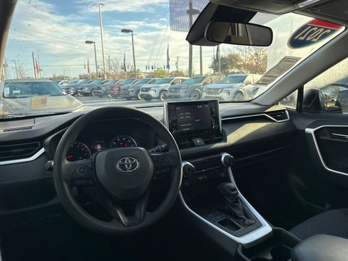 Used 2021 Toyota RAV4 XLE image 13
