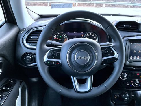 Used 2021 Jeep Renegade Latitude image 12