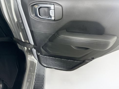 Used 2023 Jeep Wrangler Unlimited Sahara AWD/4WD image 29