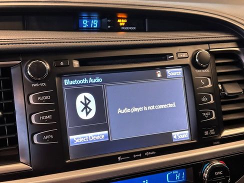 Used 2019 Toyota Highlander SE AWD/4WD image 12