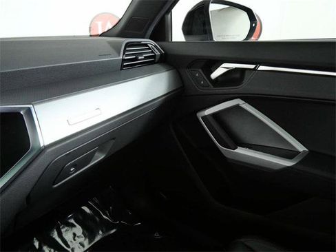 Used 2024 Audi Q3 2.0T Premium w/ Convenience Package image 19