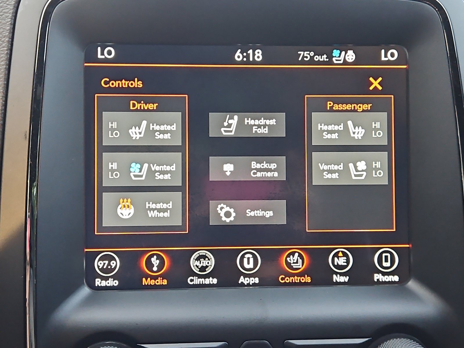 Used 2018 Dodge Durango R/T w/ Technology Group AWD/4WD image 25