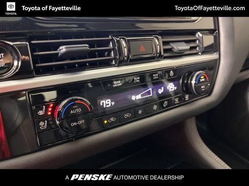 Used 2025 Nissan Pathfinder Platinum image 34