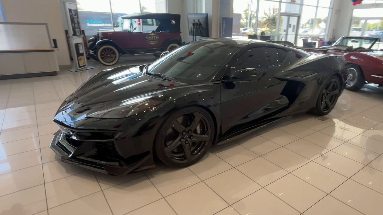 Used 2024 Chevrolet Corvette Z06 w/ Z07 Performance Package RWD image 3