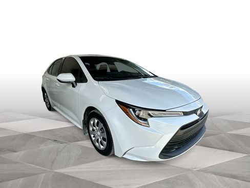 Used 2025 Toyota Corolla LE FWD image 2