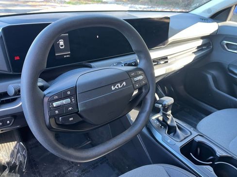 Used 2025 Kia K4 LXS image 27