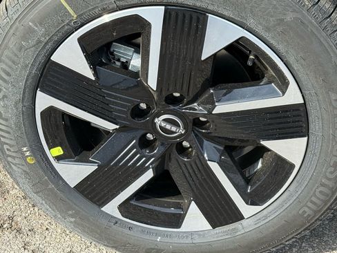 New 2026 Nissan Kicks SV AWD/4WD image 10