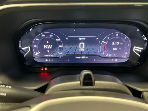 Used 2023 GMC Yukon Denali w/ Advanced Technology Package image 12