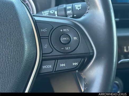 Used 2022 Toyota Venza LE image 13