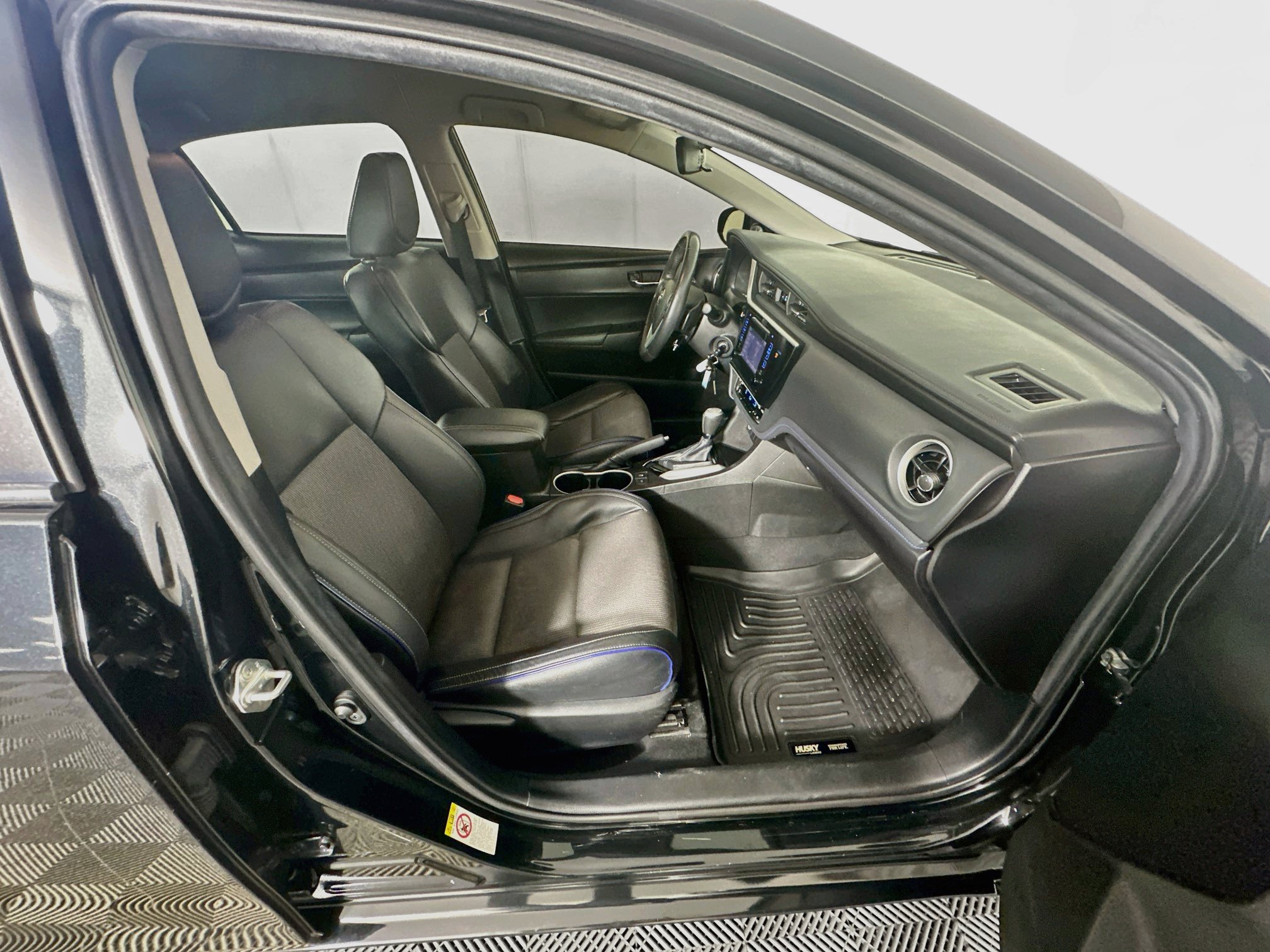 Used 2019 Toyota Corolla SE FWD image 28
