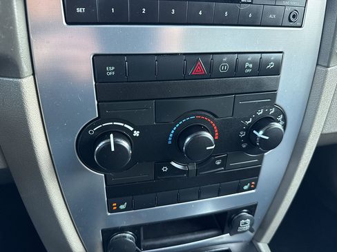 Used 2008 Jeep Commander Sport image 44