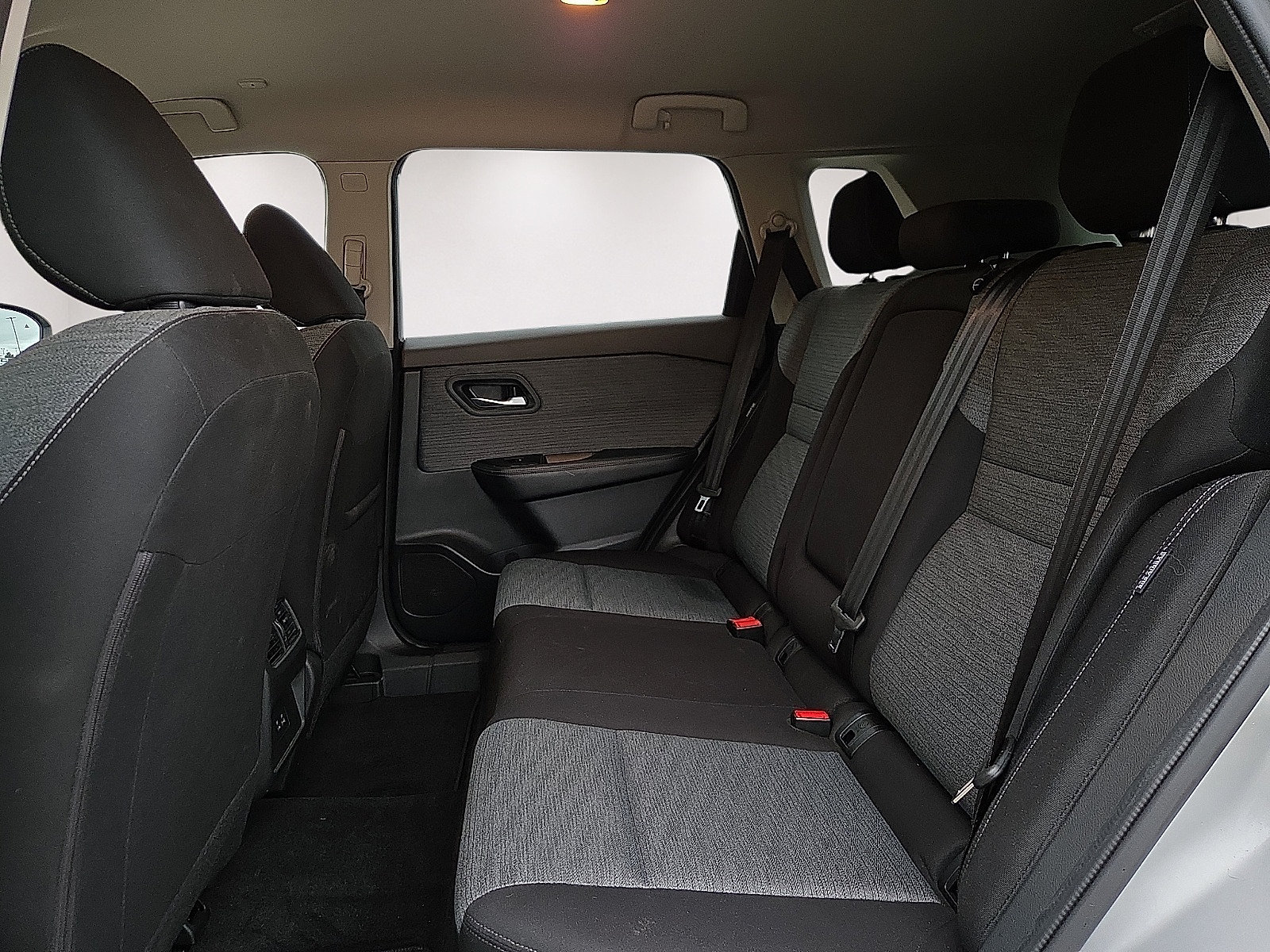 Used 2023 Nissan Rogue SV FWD image 10