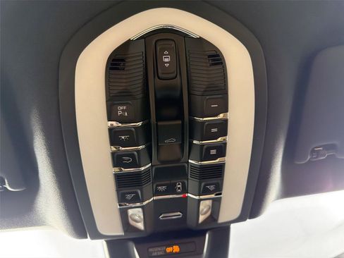 Used 2026 Porsche Macan Turbo AWD/4WD image 25