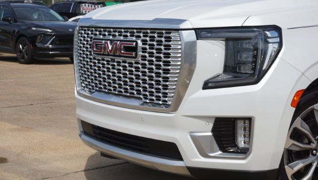 Certified 2021 GMC Yukon Denali w/ Denali Ultimate Package AWD/4WD image 3