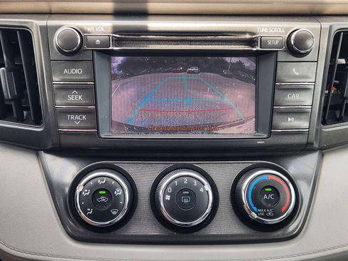 Used 2013 Toyota RAV4 LE FWD image 17
