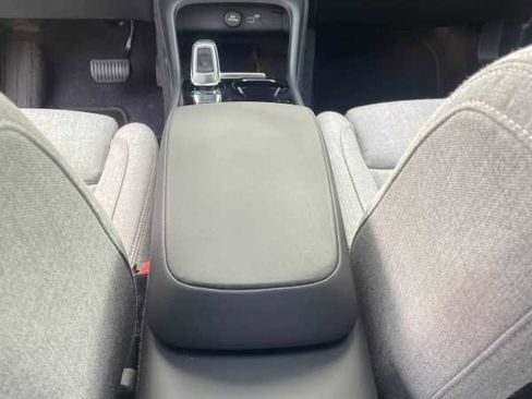 Used 2023 Volvo XC40 Recharge Ultimate AWD/4WD image 7