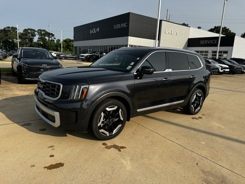 Certified 2025 Kia Telluride S FWD image 2