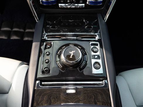 Certified 2022 Rolls-Royce Cullinan w/ Cullinan Package AWD/4WD image 43