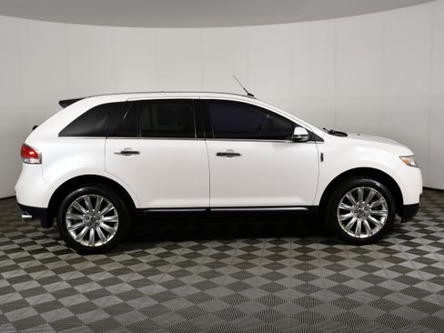 Used 2014 Lincoln MKX AWD w/ Equipment Group 102A image 5