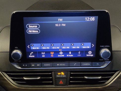 Used 2024 Nissan Altima 2.5 SV FWD image 25