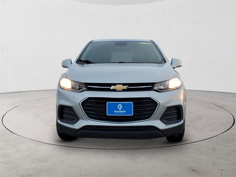 Used 2021 Chevrolet Trax LS w/ Tint and Cruise Package image 3