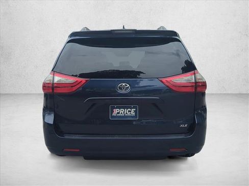 Certified 2019 Toyota Sienna XLE FWD image 6