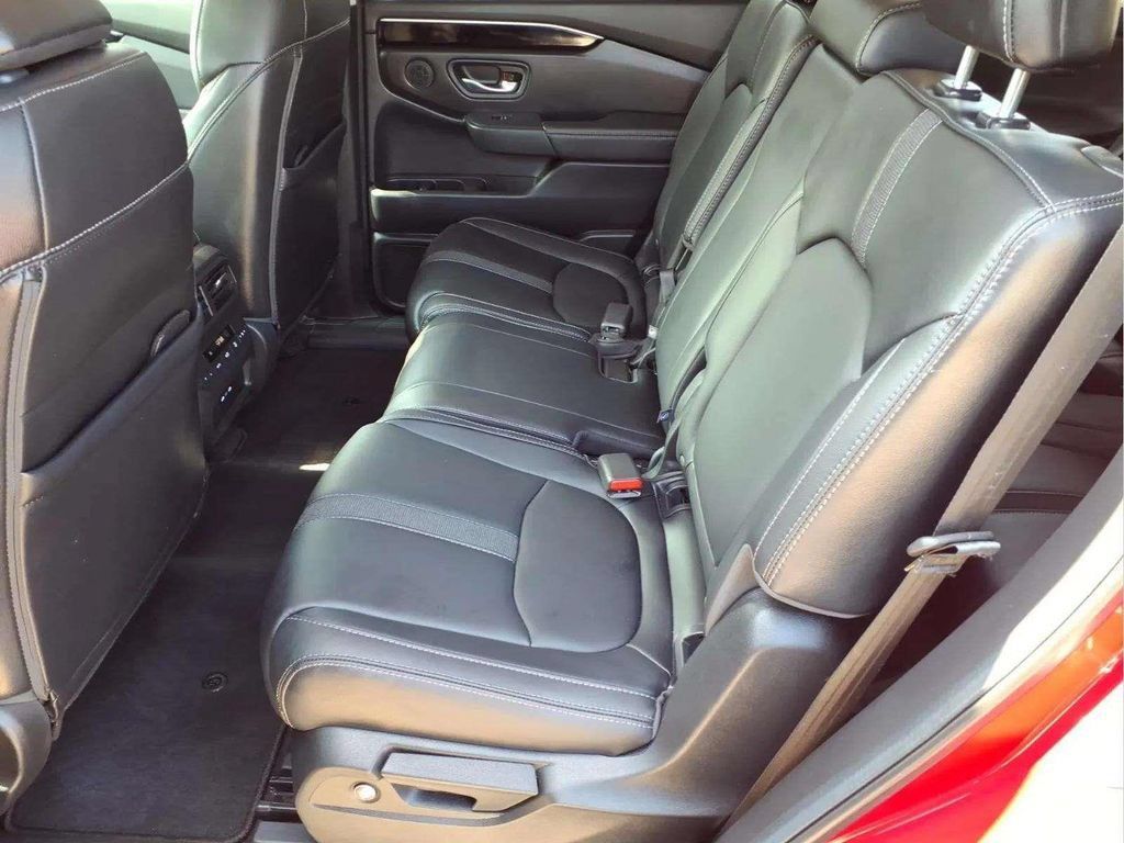 Used 2025 Honda Pilot Touring image 13