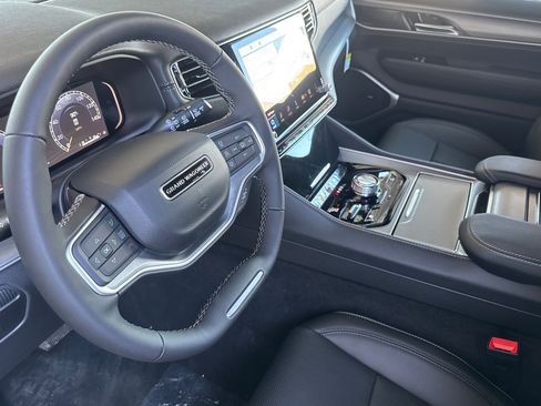 New 2026 Jeep Grand Wagoneer L 4WD image 9