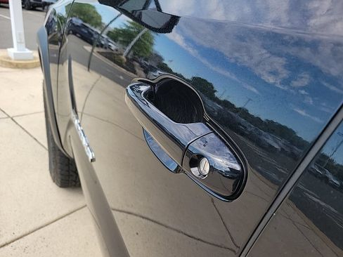 Used 2021 Toyota Tacoma TRD Off-Road AWD/4WD image 9