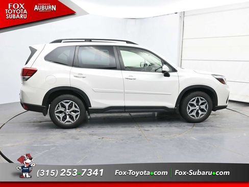 Used 2020 Subaru Forester Premium image 14