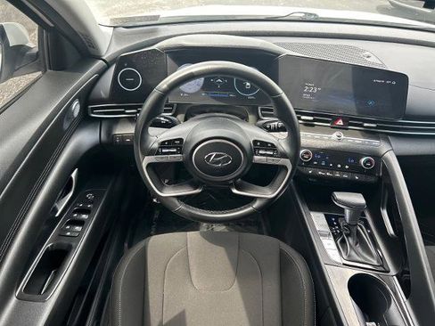 Used 2023 Hyundai Elantra SEL w/ Convenience Package FWD image 5