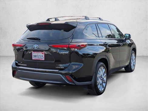 Used 2024 Toyota Highlander Limited image 5