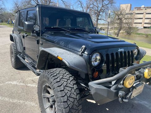Used 2012 Jeep Wrangler Unlimited Rubicon image 4