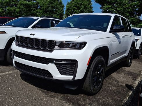 New 2026 Jeep Grand Cherokee Altitude AWD/4WD image 1