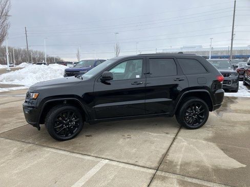 Certified 2022 Jeep Grand Cherokee Laredo X image 5