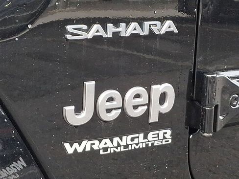 Used 2022 Jeep Wrangler Unlimited Sahara AWD/4WD image 30